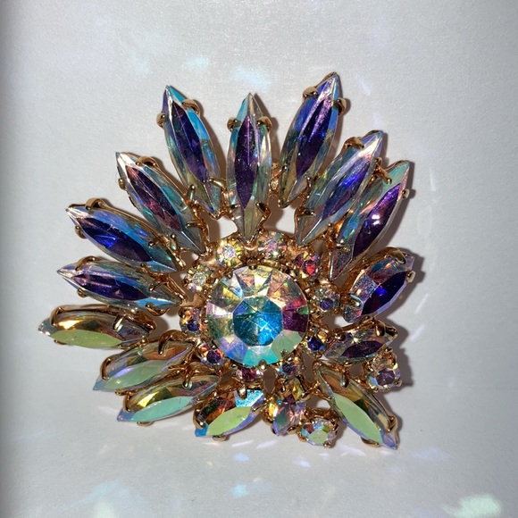 2 brooches one is a Triad signature cluster of rhinestones - Picture 7 of 8